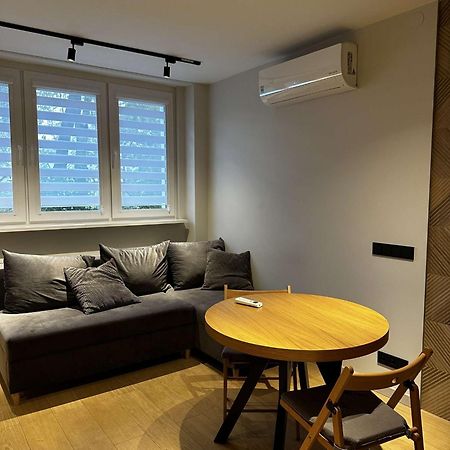 Apartament- Metro Trocka وارسو المظهر الخارجي الصورة
